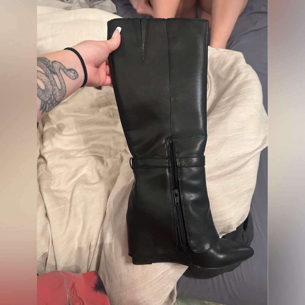 Target boots only worn 3 times. In great condition